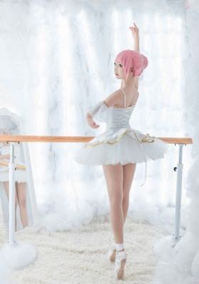 女机械人电影